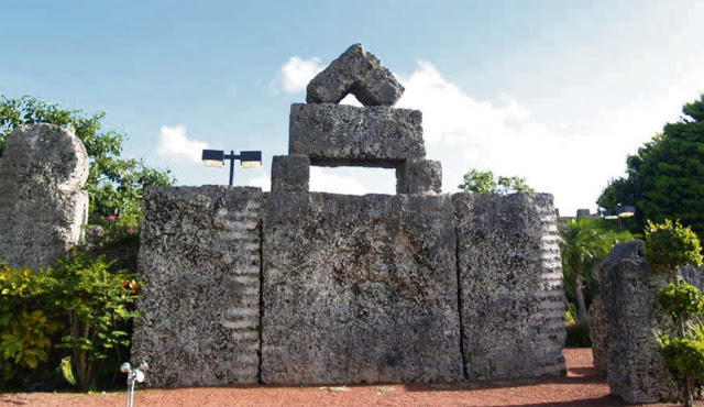 Coral Castle Gate.jpg