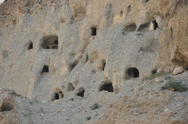 10,000+ Caves Were Dug Into The Himalayas Over 2,000 Years Ago 2