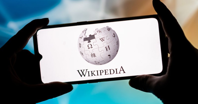 wikipedia co founder says online encyclopedia is now largely just 'leftist propaganda'